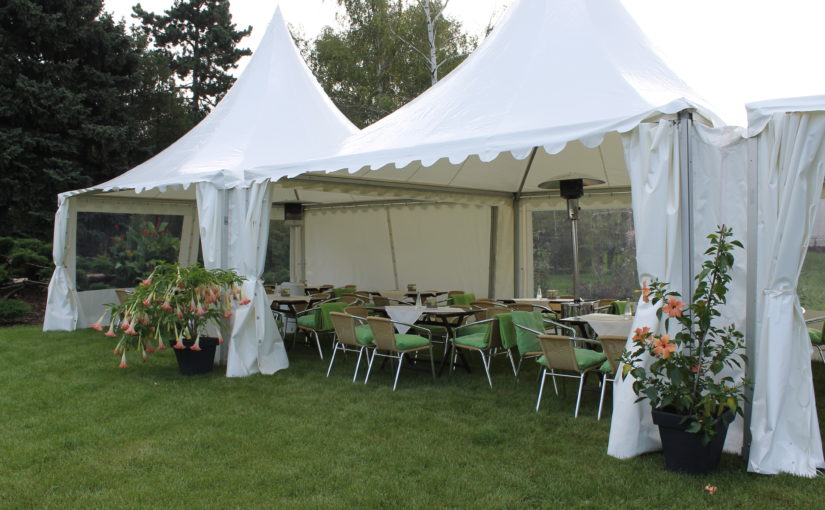 Gartenfest in Leipzig mit gemieteter Pagode und Mobiliar